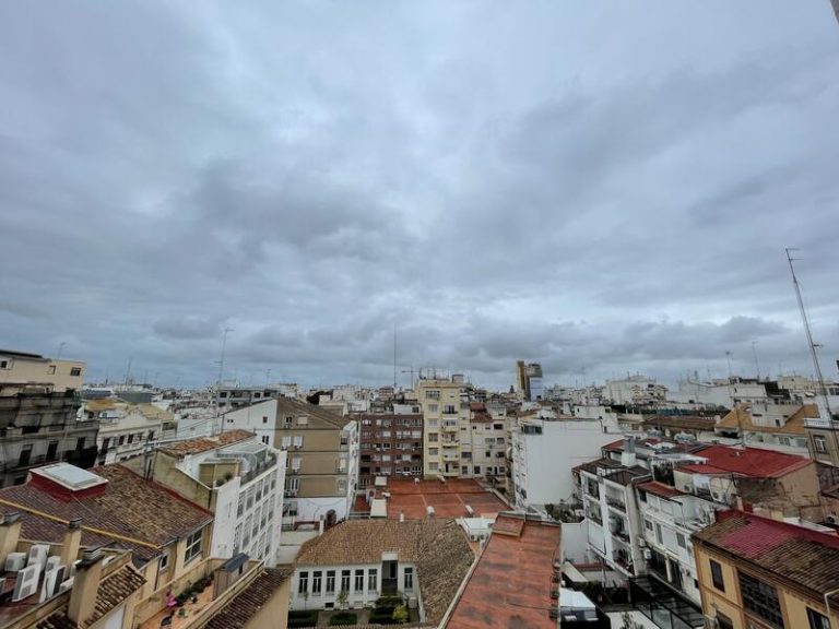 Hoy el cambio de hora se acompaña de cielos nubosos. El tiempo del 27 de marzo