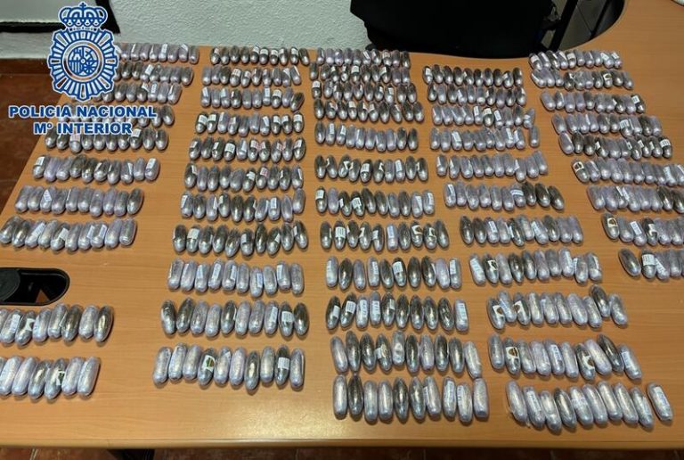Tres jóvenes descubiertos con 5,9 kilos de hachís cuando intentaron escapar de una patrulla en Melilla