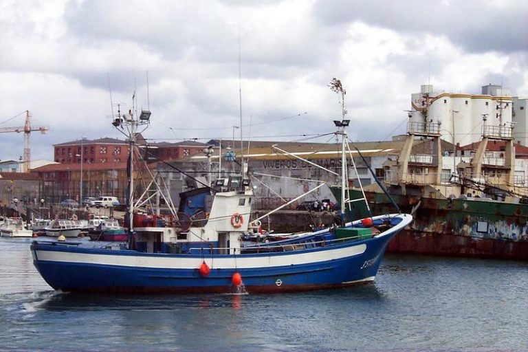 Los pescadores de cerco del Cantábrico saldrán a faenar este lunes tras dos semanas de paro por el gasóleo