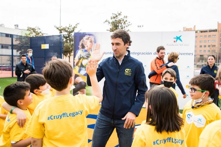 La Fundación Cruyff y la Fundación ‘la Caixa’ inauguran el campo de fútbol Raúl González en Madrid