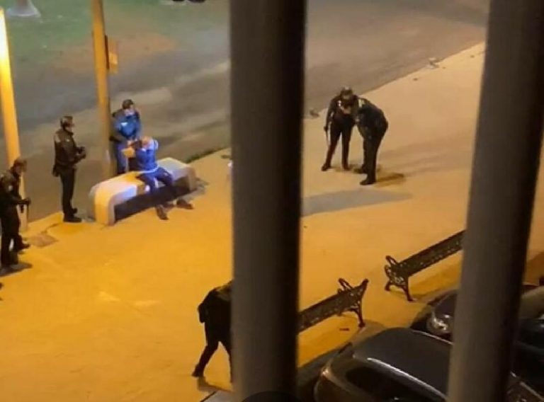 Reducido a tiros por arremeter contra los agentes tras amenazar a una mujer
