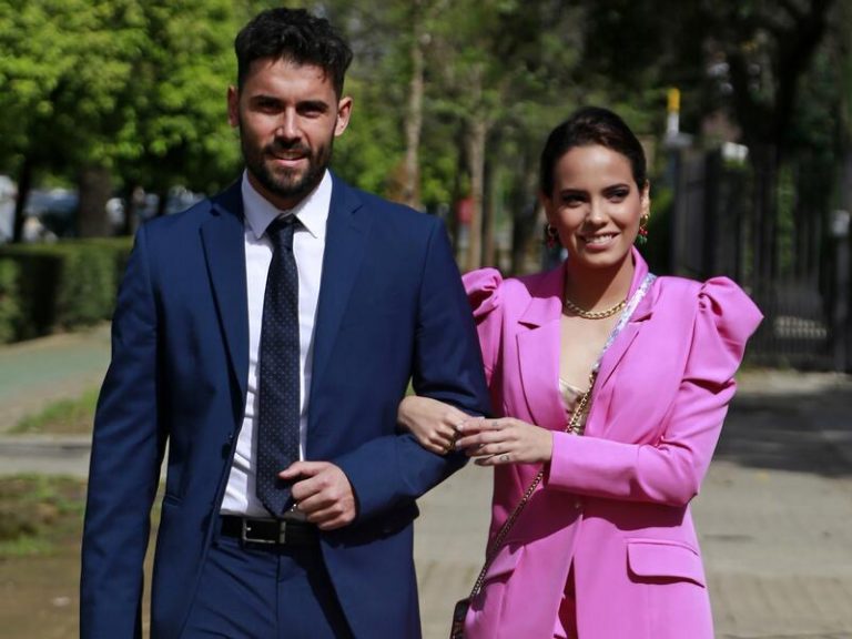 Gloria Camila le lanza un guiño a Rocío Carrasco y se deja ver con su novio