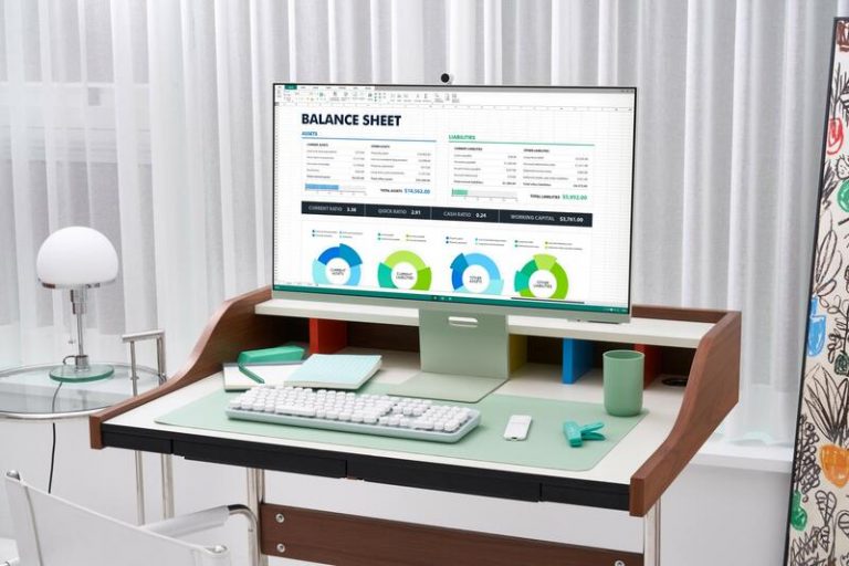Samsung amplía su gama Smart Monitor con M8, un monitor con resolución UHD y cámara SlimFit extraíble