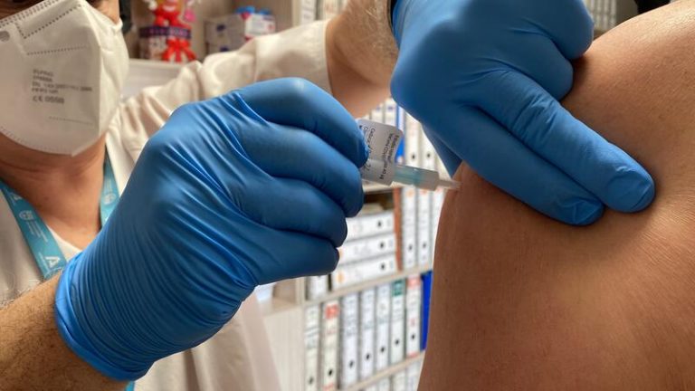 La EMA inicia la revisión continua de la vacuna contra la COVID-19 de HIPRA como dosis de refuerzo