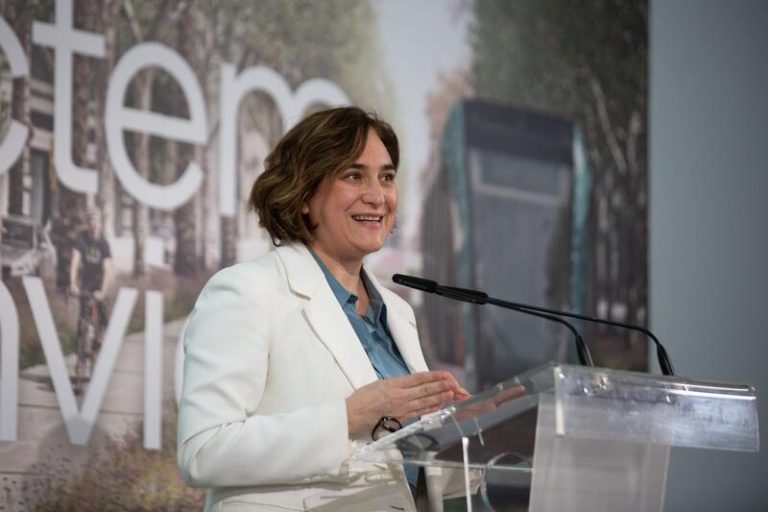 Colau quiere que la ley de vivienda del Congreso «estabilice» los precios del alquiler