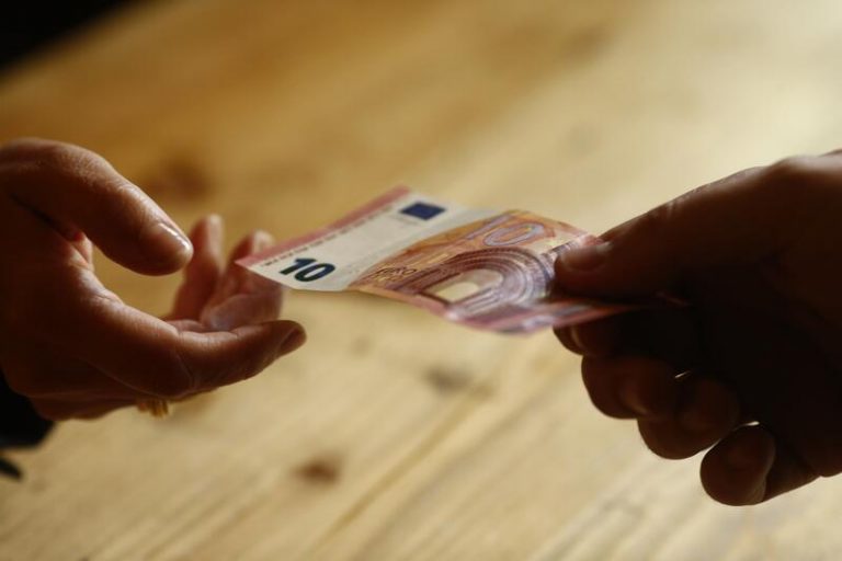 El BCE considera «desproporcionada» la rebaja a 1.000 euros del límite a los pagos en efectivo en España