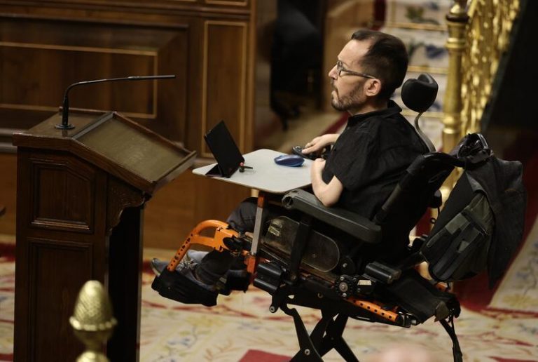 Podemos reprocha a Garamendi sus críticas a Díaz
