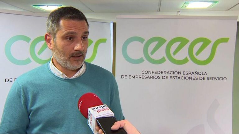 Las estaciones de servicio ven «inviable» anticipar la bonificación del carburante