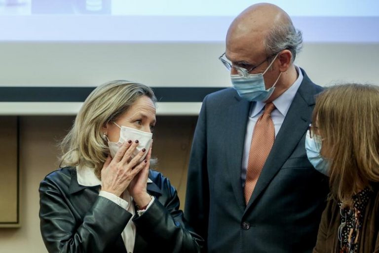 Calviño dice que el tope de 30 euros/MWh al gas es un «mínimo» planteado «como una posición de partida»