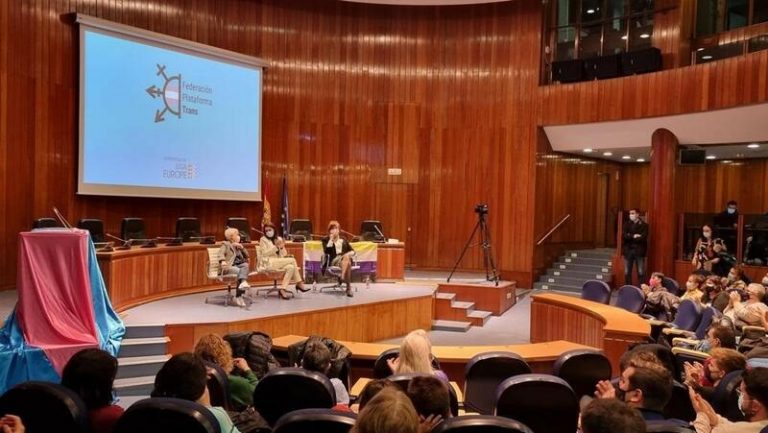 Irene Montero se compromente a «hacer posible» que la Ley Trans llegue al Congreso «antes de verano»