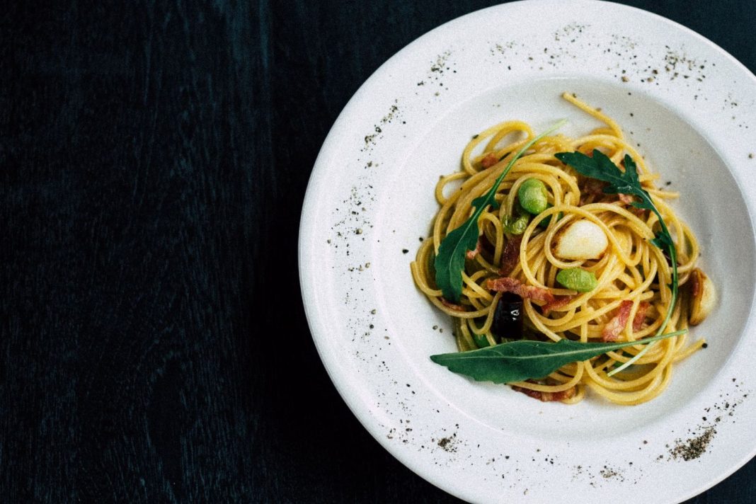 Cómo atiborrarte de pasta y no engordar ni un gramo con la técnica de los italianos