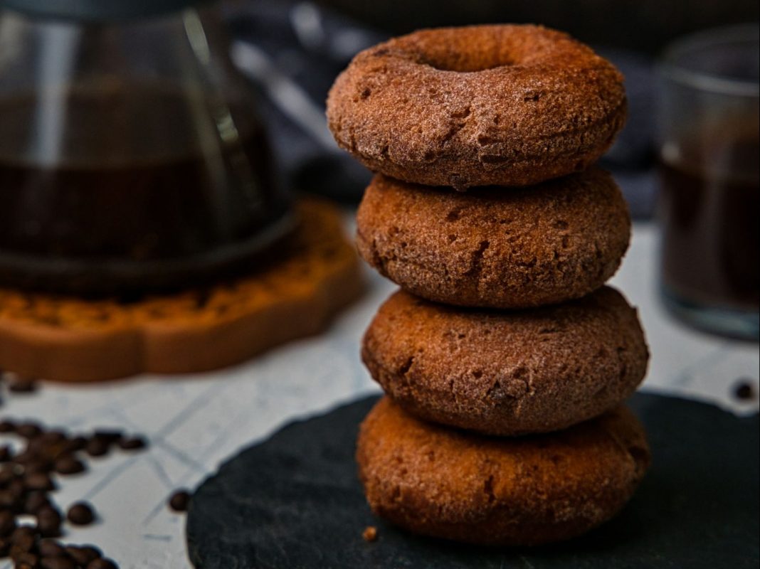 Cómo hacer unos donuts de chocolate sin nada de azúcar