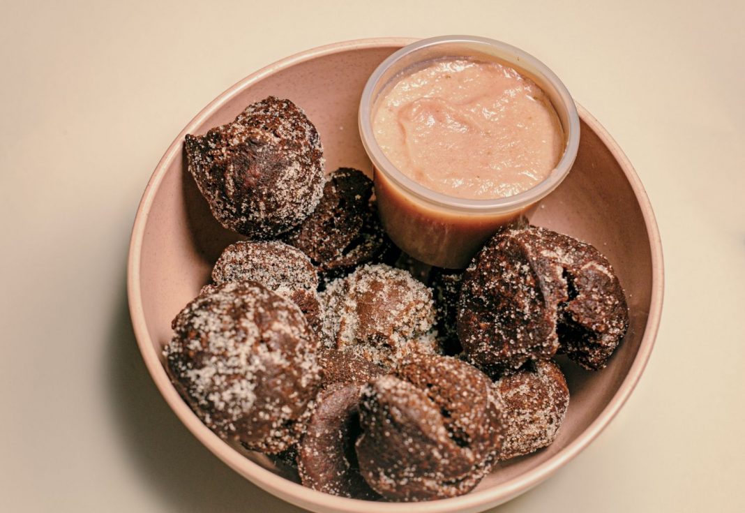 Cómo hacer unos donuts de chocolate sin nada de azúcar