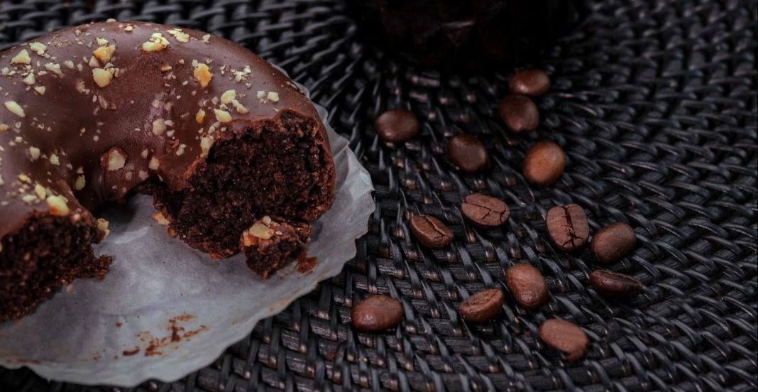 Cómo hacer unos donuts de chocolate sin nada de azúcar