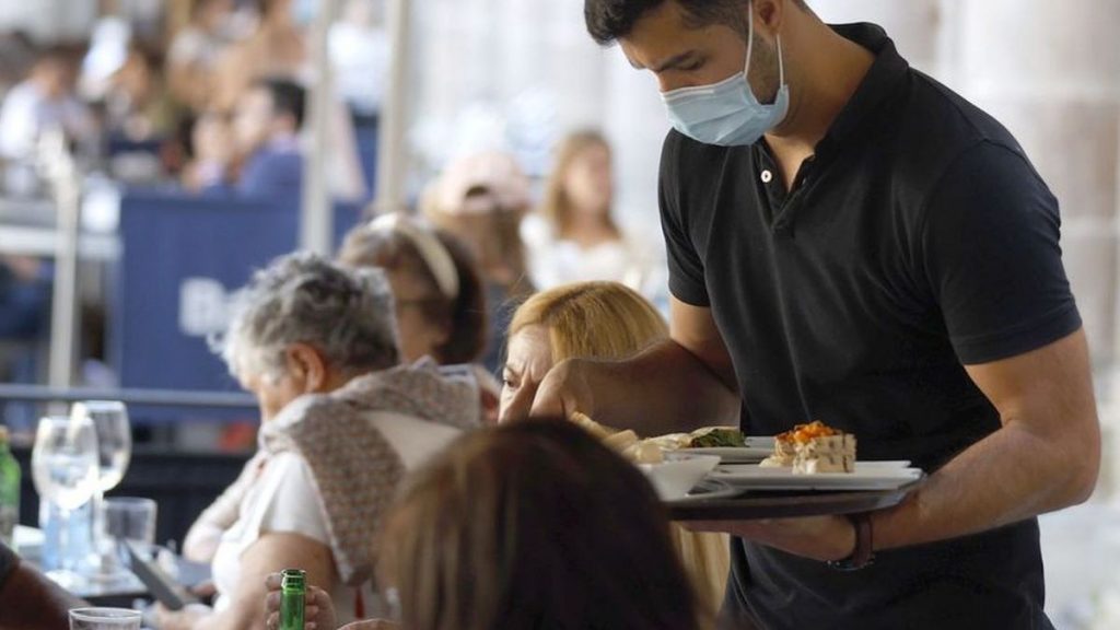 Comportamientos Habituales Que Los Camareros De Un Bar Odian