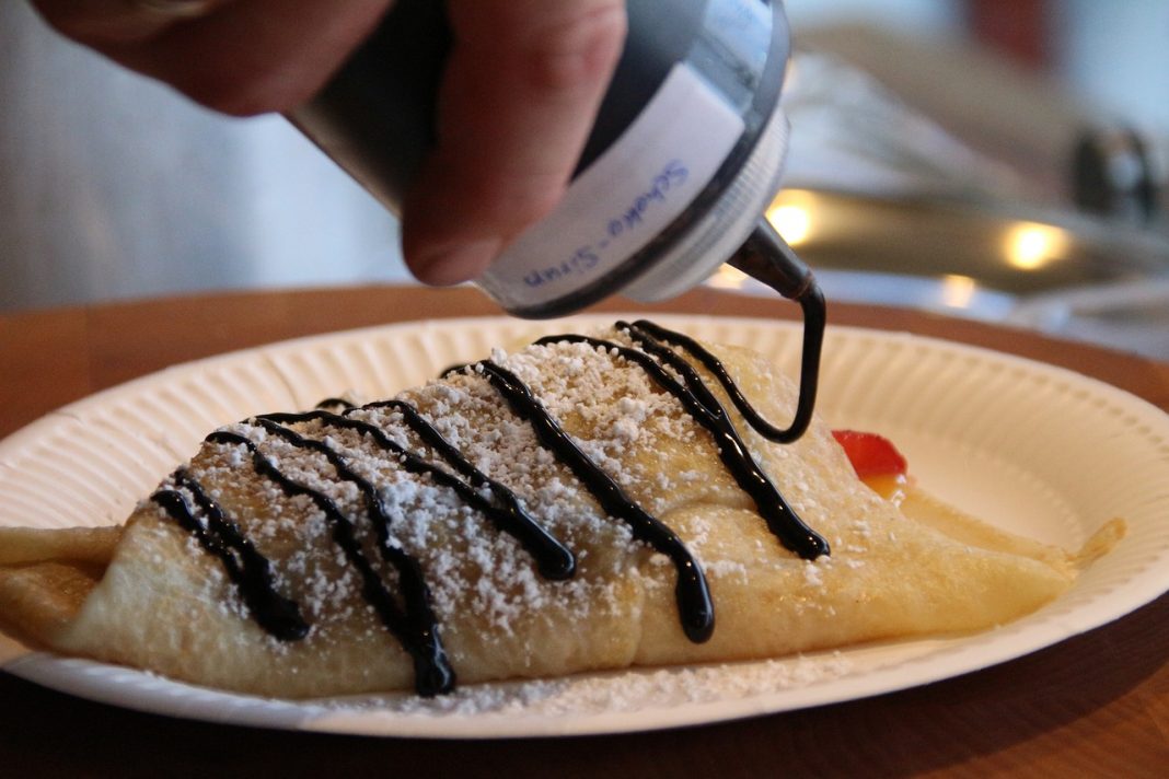 Crepes rellenos de chocolate así los puedes montar para que no se abran