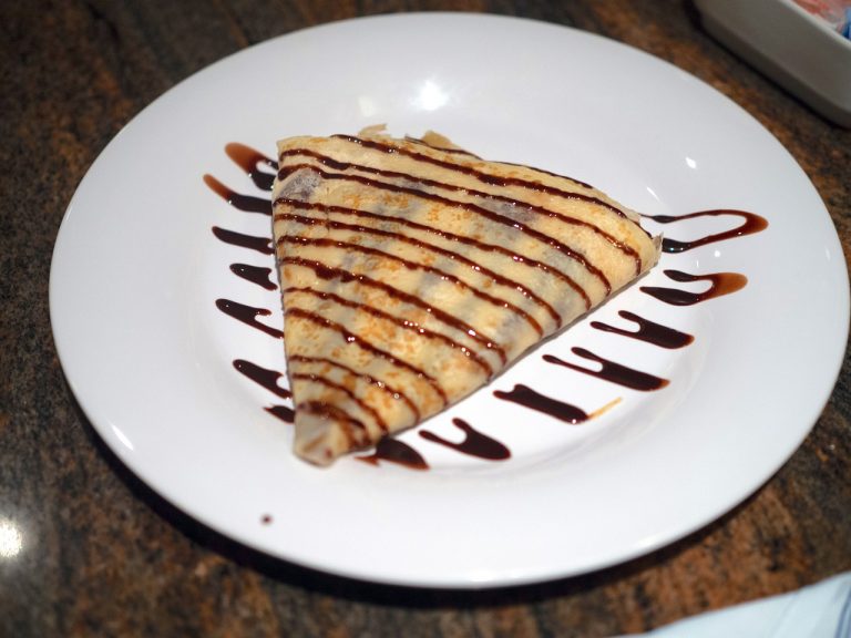 Crepes rellenos de chocolate: así los puedes montar para que no se abran