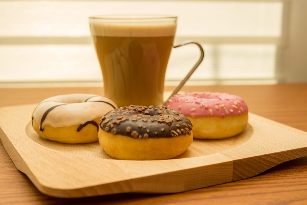 Donuts el dulce pecado que puedes hacer en el microondas en 10 minutos