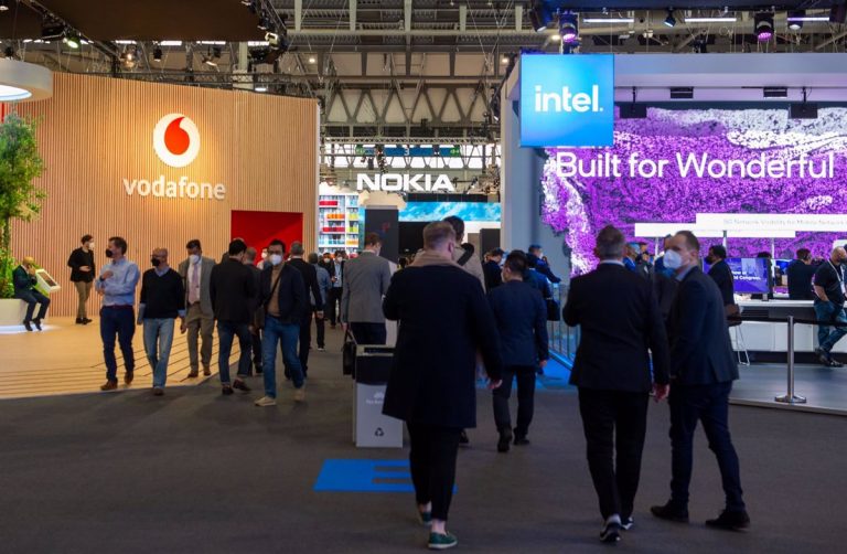 El MWC ‘se olvida’ de la escasez de procesadores pese a que los problemas persisten