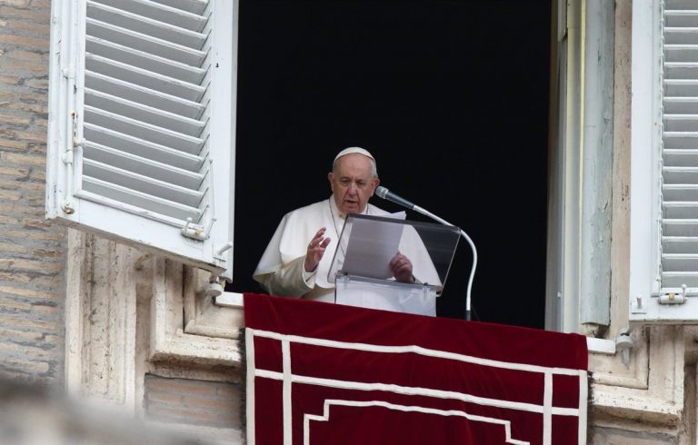 El Papa dice siente «vergüenza» ante la decisión de muchos países de la UE de aumentar el gasto militar