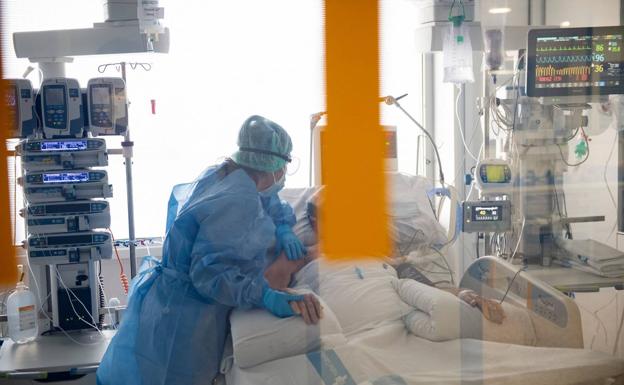 El linaje BA.2 de ómicron ya es el predominante en España, según Sanidad