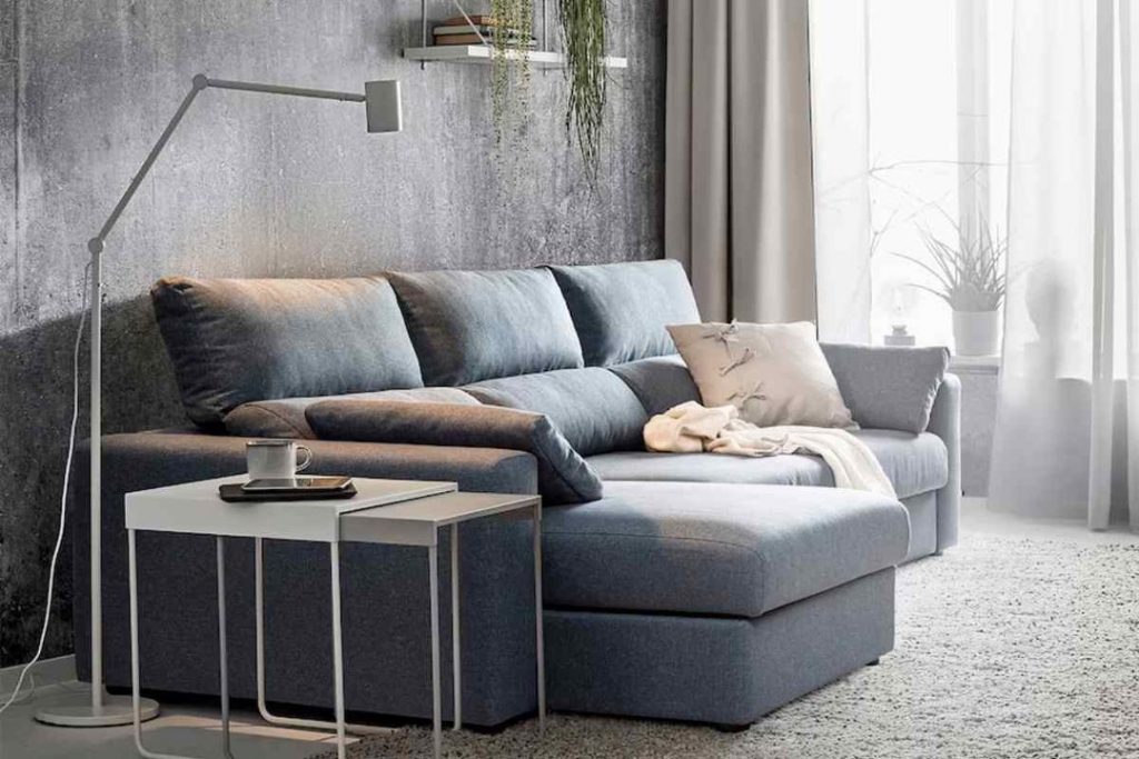 El Sofá De Ikea Con Tres Plazas