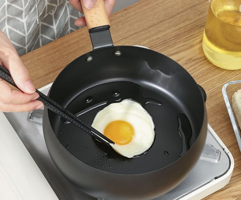 El truco del chef José Andrés para un huevo frito de órdago