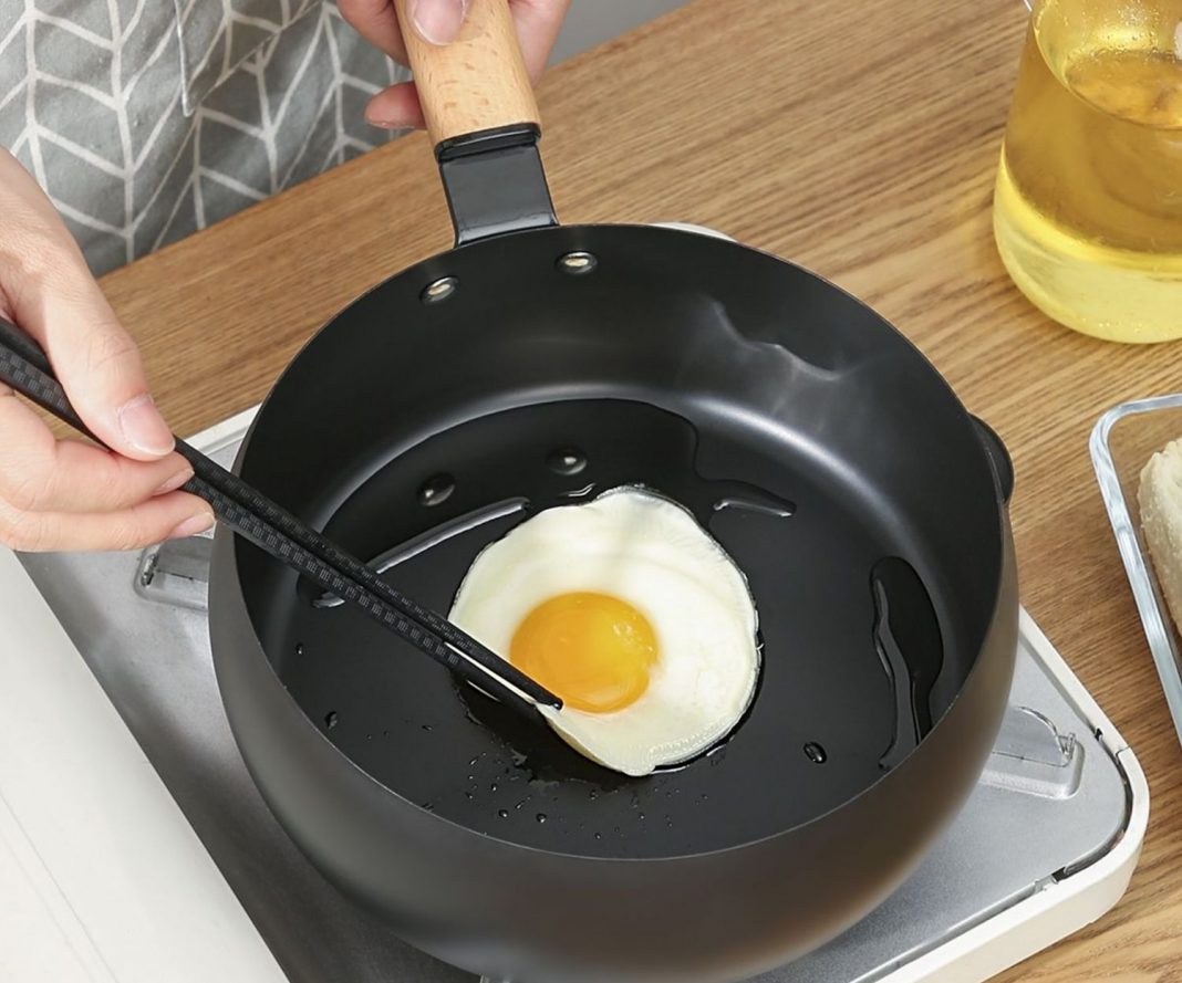 El truco del chef José Andrés para un huevo frito de órdago