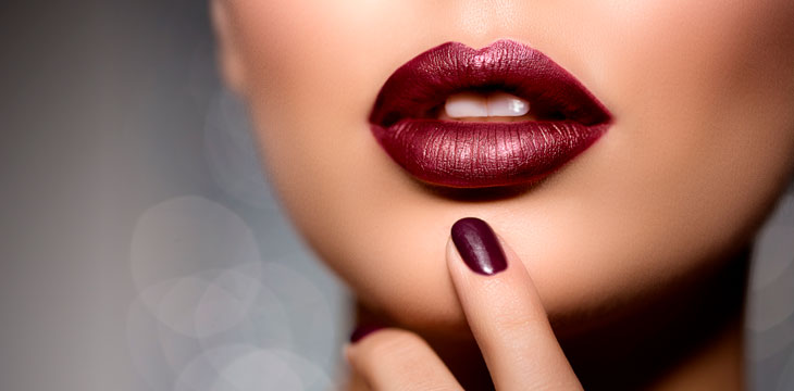 El truco viral de TikTok para pintarte los labios de manera correcta