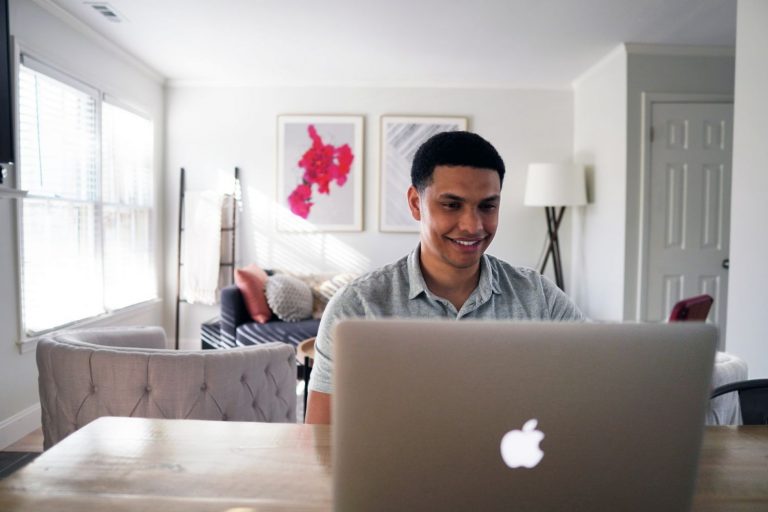 <strong>Nace una Escuela online y gratuita para responder a las miles de vacantes tecnológicas e impulsar la empleabilidad</strong>