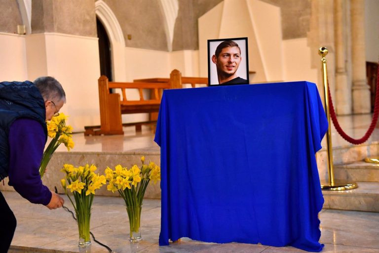 Emiliano Sala falleció «profundamente inconsciente» debido a los gases tóxicos del accidente aéreo