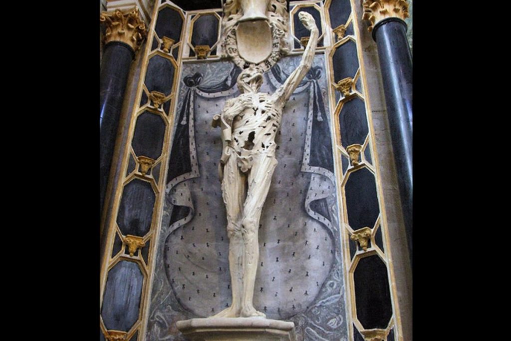 ¿Hay Estatuas Del Mundo Aterradoras?