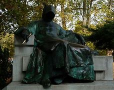 La Estatua Que Oculta Su Rostro