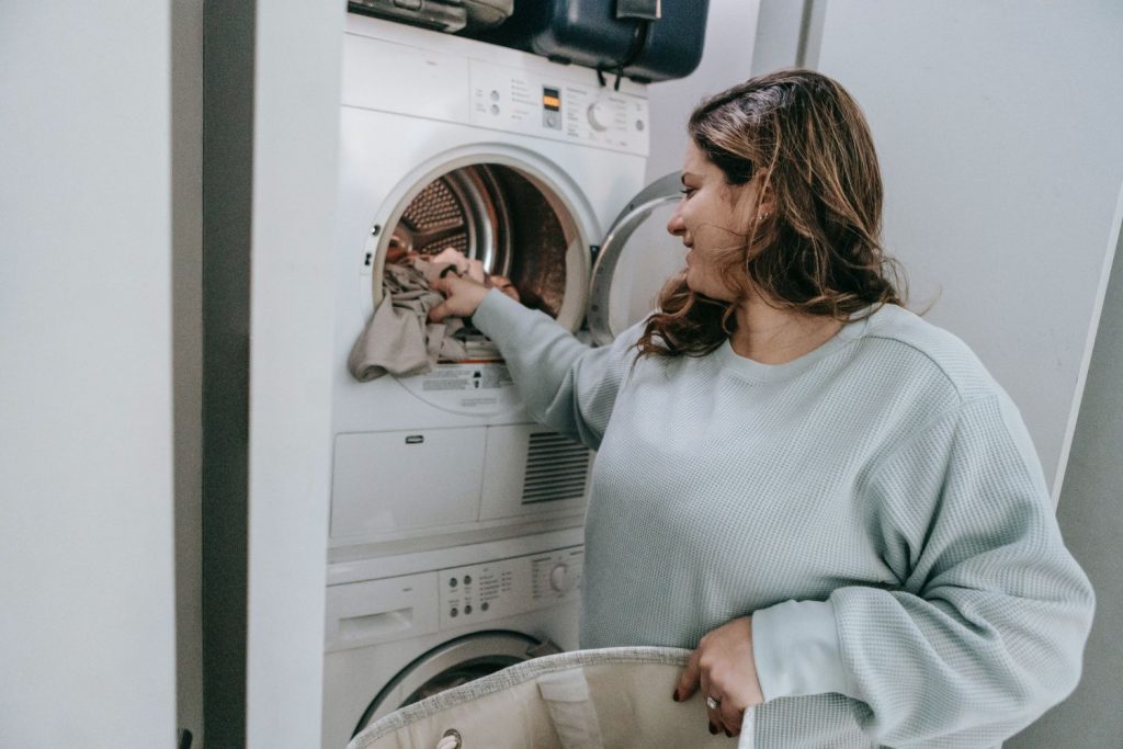 Esto es lo que debes hacer para que tu lavadora no tenga mal olor