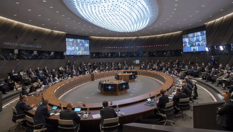 Los ministros de Defensa de la OTAN subrayan que seguirán apoyando a Ucrania con el envío de más armamento