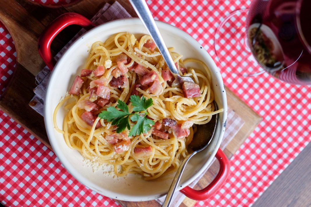 La receta de carbonara que te hará quedar como un pro