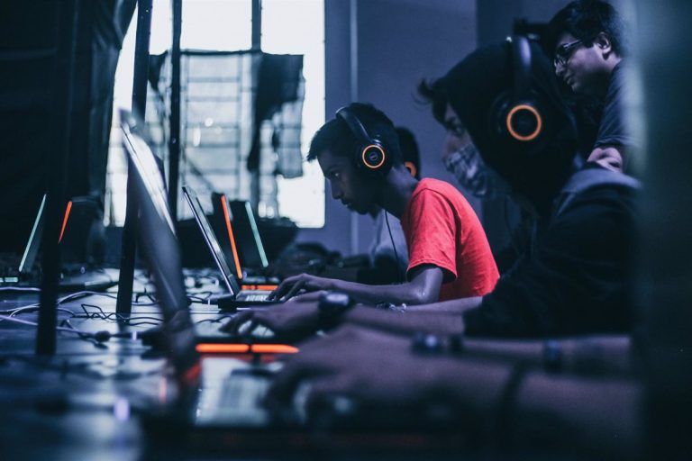 Los ‘gamers’ conocen los riesgos de Internet pero en la práctica repiten contraseñas y las comparten