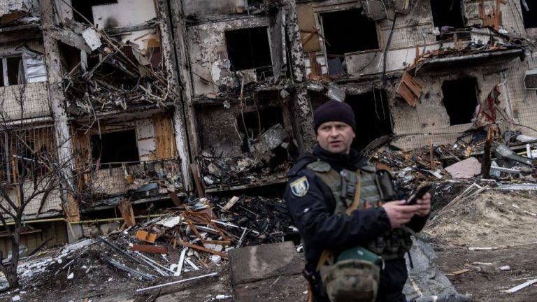 Los ministros de Exteriores de la UE abordan el lunes dar más apoyo militar a Kiev ante la invasión rusa