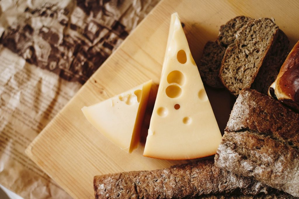 Los Pros Y Contras De Alimentos Como El Queso Curado