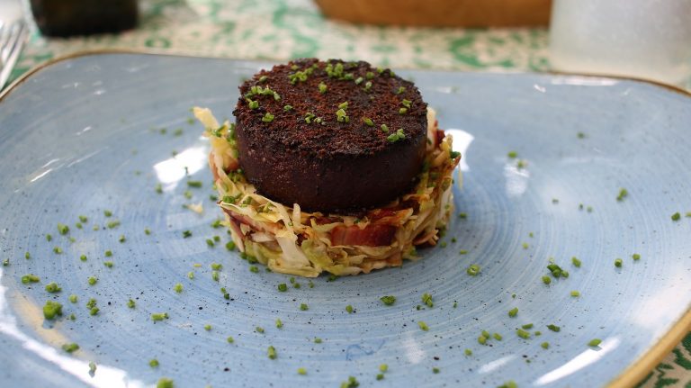 Morcilla de caldera, el plato que dejará a un lado la morcilla frita