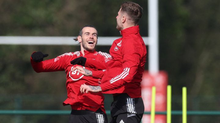 Muy Sonriente En Los Entrenamientos De Su País