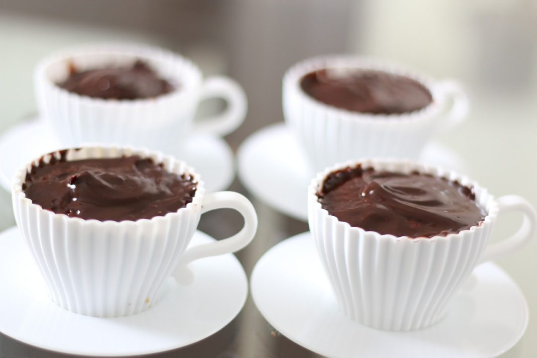 Natillas de chocolate el plato que destierra las natillas clásicas