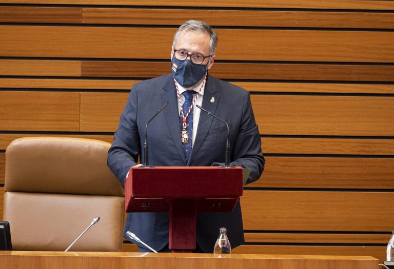 PP y Vox alargan los plazos iniciales del pleno de investidura