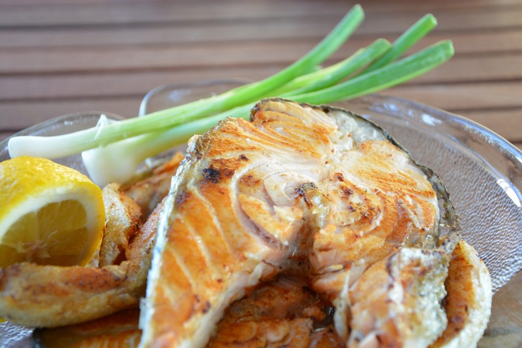 Pescado a la plancha: el truco de chefs para que nunca te quede seco