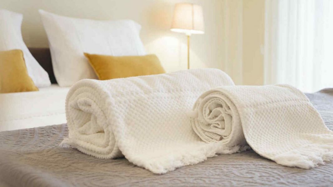 Por qué las sábanas de un hotel son blancas
