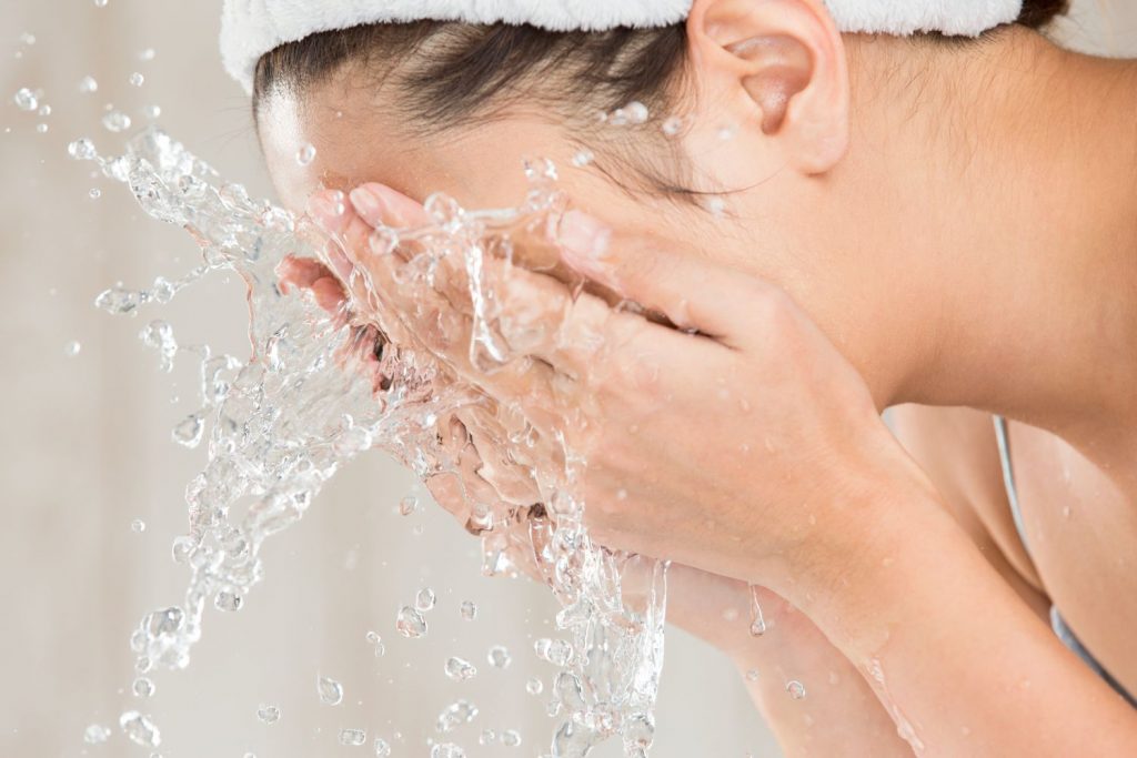 Por Qué No Debes Lavarte Con Agua Caliente La Cara