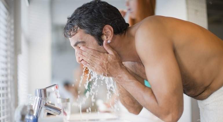 Por Que No Debes Lavarte Con Agua Caliente La Cara 9
