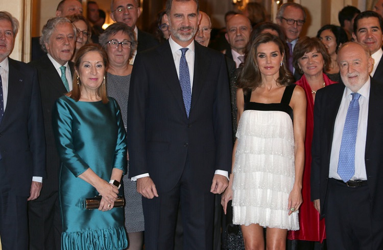 Escote Indiscreto Y Otras Prendas Que La Reina Letizia No Debería Utilizar