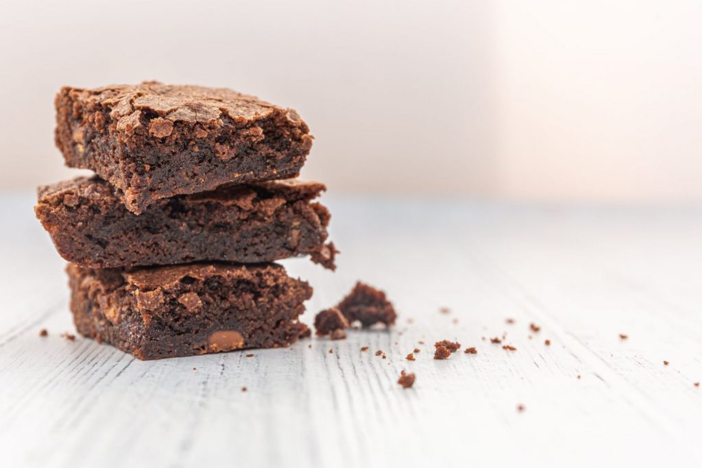 Sorprende En La Mesa Con Estos Brownies De Tres Chocolates