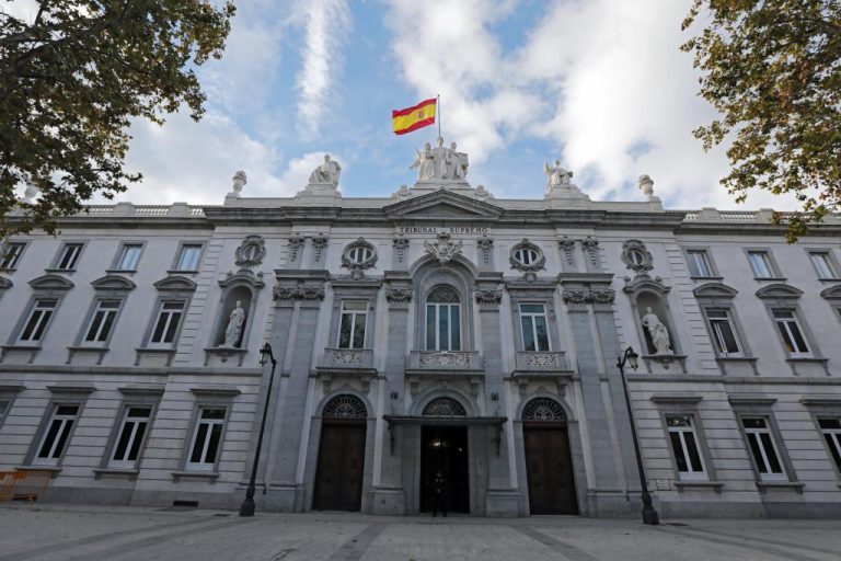 TS confirma la pena de 8 años y medio de inhabilitación para un policía de Caravaca que no tramitó 39 multas